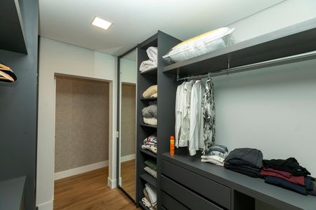 Casa de condomínio à venda com 421m², 4 quartos e 4 vagas Casa de condomínio à venda com 421m², 4 quartos e 4 vagasCLOSET SUITE MASTER