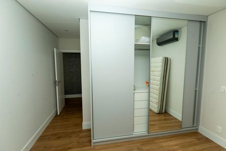 Casa de condomínio à venda com 421m², 4 quartos e 4 vagas Casa de condomínio à venda com 421m², 4 quartos e 4 vagasSUITE 1