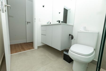 Casa de condomínio à venda com 421m², 4 quartos e 4 vagas Casa de condomínio à venda com 421m², 4 quartos e 4 vagasBANHEIRO SUITE 1