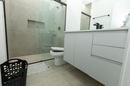 Casa de condomínio à venda com 421m², 4 quartos e 4 vagas Casa de condomínio à venda com 421m², 4 quartos e 4 vagasBANHEIRO SUITE 2