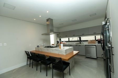 Casa de condomínio à venda com 421m², 4 quartos e 4 vagas Casa de condomínio à venda com 421m², 4 quartos e 4 vagasCOZINHA