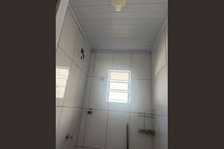 Banheiro de casa para alugar com 1 quarto, 25m² em Vila Antonina, São Paulo