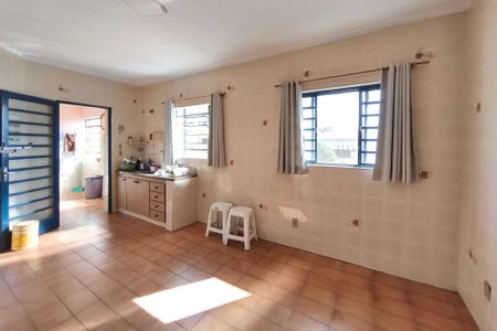 Casa à venda com 249m², 4 quartos e 2 vagasCasa 2 - Cozinha 2