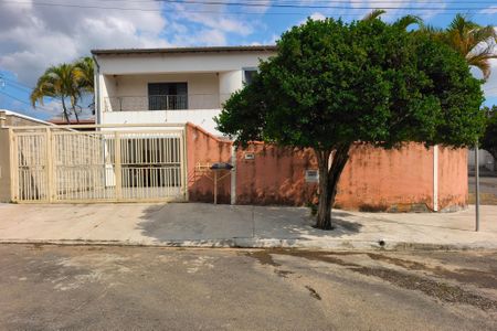 Casa à venda com 249m², 4 quartos e 2 vagasFachada