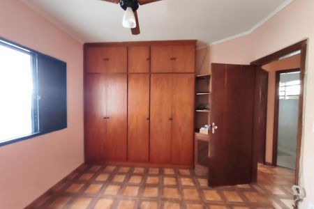 Casa à venda com 249m², 4 quartos e 2 vagasCasa 2 - Quarto 4