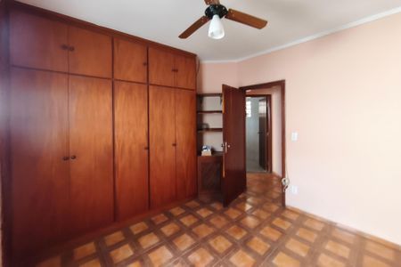 Casa à venda com 249m², 4 quartos e 2 vagasCasa 2 - Quarto 4