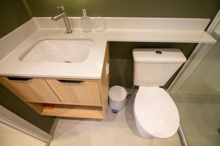 Banheiro de kitnet/studio para alugar com 1 quarto, 25m² em Jardim das Acacias, São Paulo