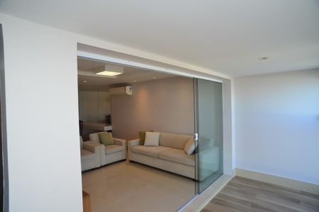 Apartamento para alugar com 164m², 4 quartos e 2 vagasVaranda