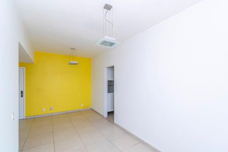 Apartamento para alugar com 80m², 2 quartos e 2 vagasSala