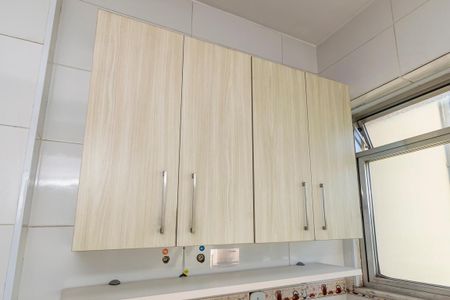 Apartamento para alugar com 80m², 2 quartos e 2 vagasÁrea de Serviço - Armários