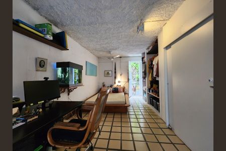 Casa à venda com 320m², 4 quartos e 2 vagas