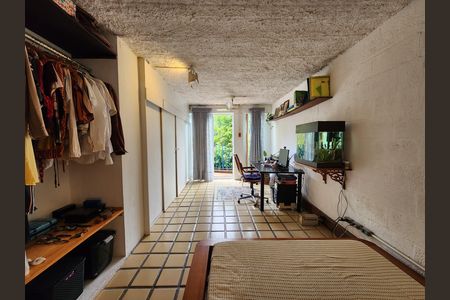 Casa à venda com 320m², 4 quartos e 2 vagas