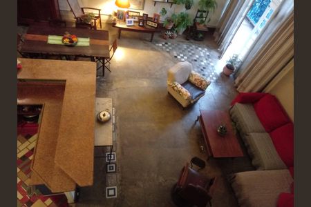 Casa à venda com 320m², 4 quartos e 2 vagas