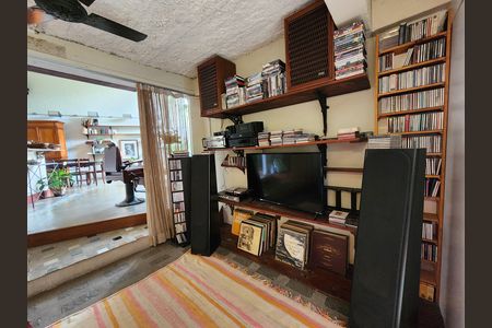 Casa à venda com 320m², 4 quartos e 2 vagas