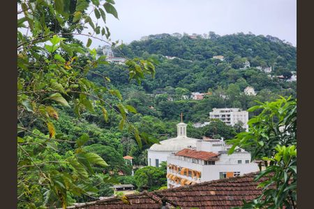 Casa à venda com 320m², 4 quartos e 2 vagas Casa à venda com 320m², 4 quartos e 2 vagasVista