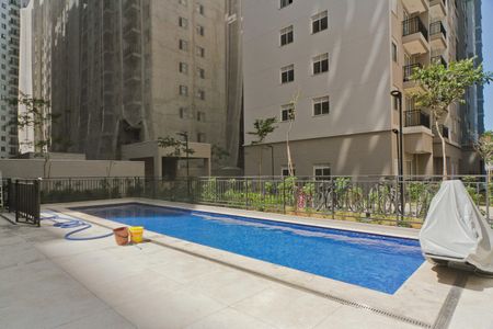 Apartamento à venda com 34m², 2 quartos e sem vagaÁrea comum - Piscina