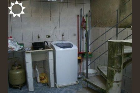 QUINTAL de casa à venda com 3 quartos, 125m² em Jardim Primeiro de Maio (Chacara Fazendinha), Osasco