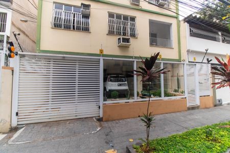 Apartamento à venda com 90m², 2 quartos e 1 vaga Apartamento à venda com 90m², 2 quartos e 1 vagaFachada