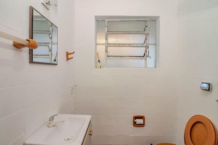 Banheiro de kitnet/studio à venda com 1 quarto, 35m² em Petrópolis, Porto Alegre