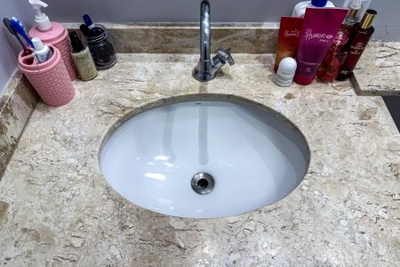 Apartamento à venda com 55m², 2 quartos e 1 vaga Apartamento à venda com 55m², 2 quartos e 1 vagaBanheiro
