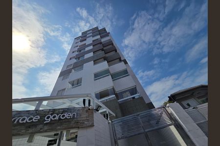 Apartamento para alugar com 45m², 2 quartos e 1 vaga Apartamento para alugar com 45m², 2 quartos e 1 vagaFachada