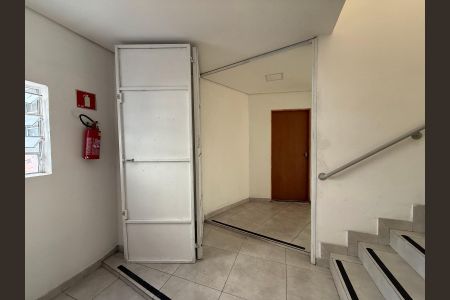 Studio para alugar com 120m², 1 quarto e sem vaga Studio para alugar com 120m², 1 quarto e sem vagaEscada