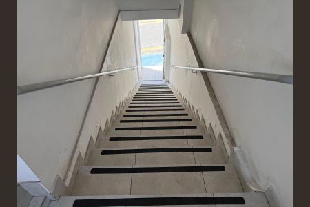 Studio para alugar com 120m², 1 quarto e sem vaga Studio para alugar com 120m², 1 quarto e sem vagaEscada