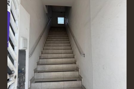 Studio para alugar com 120m², 1 quarto e sem vaga Studio para alugar com 120m², 1 quarto e sem vagaEscada