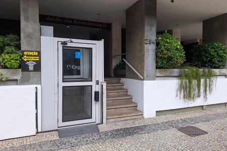 Apartamento para alugar com 200m², 3 quartos e 1 vagaFachada