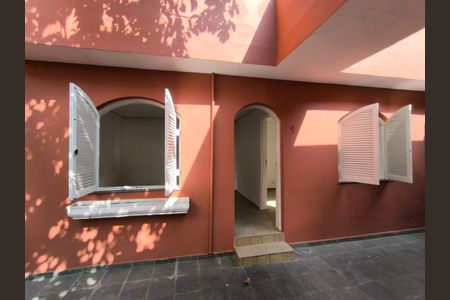 Casa à venda com 166m², 4 quartos e 2 vagas Casa à venda com 166m², 4 quartos e 2 vagasAREA EXTERNA