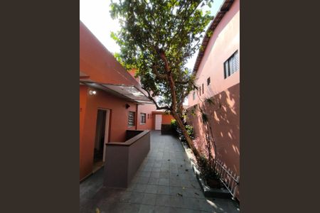 Casa à venda com 166m², 4 quartos e 2 vagas Casa à venda com 166m², 4 quartos e 2 vagasAREA EXTERNA
