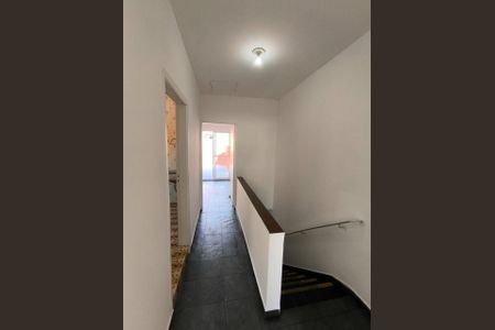 Casa à venda com 166m², 4 quartos e 2 vagas Casa à venda com 166m², 4 quartos e 2 vagasCORREDOR INTERNO