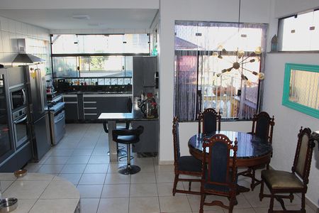 Casa à venda com 342m², 3 quartos e 2 vagasCozinha