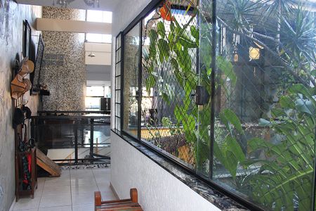 Casa à venda com 342m², 3 quartos e 2 vagasEntrada