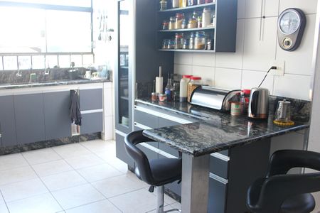 Casa à venda com 342m², 3 quartos e 2 vagasCozinha