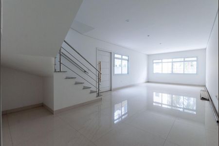 Casa à venda com 130m², 3 quartos e 2 vagasFoto 01