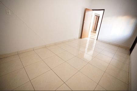 Casa para alugar com 3 quartos, 160m² em Coimbra, Goiânia