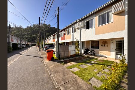 Casa de condomínio à venda com 84m², 3 quartos e 1 vaga Casa de condomínio à venda com 84m², 3 quartos e 1 vagaFachada