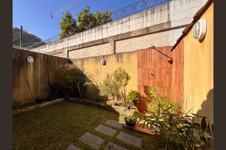 Casa de condomínio à venda com 84m², 3 quartos e 1 vaga Casa de condomínio à venda com 84m², 3 quartos e 1 vagaÁrea extena