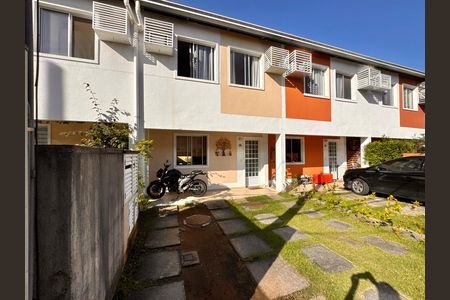 Casa de condomínio à venda com 84m², 3 quartos e 1 vaga Casa de condomínio à venda com 84m², 3 quartos e 1 vagaFachada