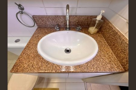 Casa de condomínio à venda com 84m², 3 quartos e 1 vaga Casa de condomínio à venda com 84m², 3 quartos e 1 vagaSuíte - Banheiro