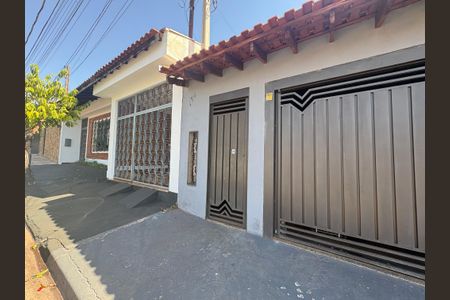 Casa para alugar com 70m², 3 quartos e sem vaga Casa para alugar com 70m², 3 quartos e sem vagaFachada