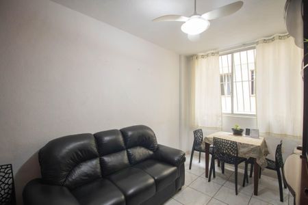 Sala de apartamento para alugar com 2 quartos, 60m² em Parada Quarenta, São Gonçalo