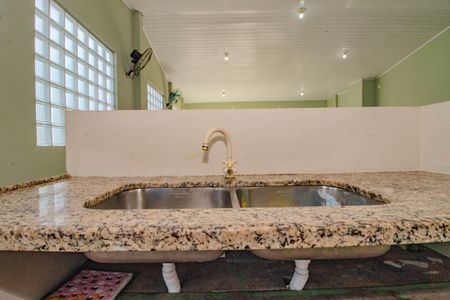 Casa para alugar com 350m², 3 quartos e 3 vagasCozinha do Salão de Festas