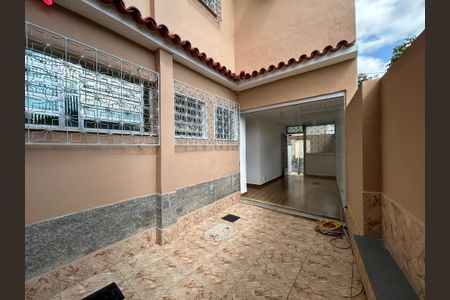 Casa para alugar com 90m², 2 quartos e sem vagaQuintal