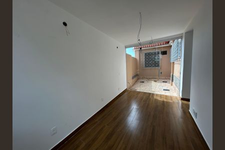 Sala de casa para alugar com 2 quartos, 90m² em Vila Valqueire, Rio de Janeiro