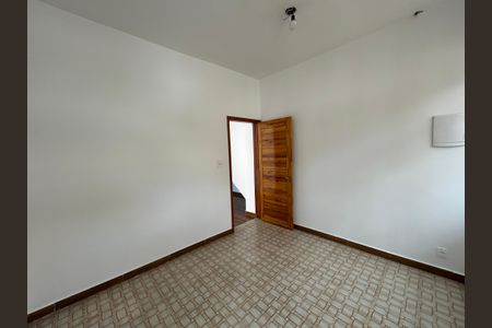 Quarto 1 de casa para alugar com 2 quartos, 90m² em Vila Valqueire, Rio de Janeiro