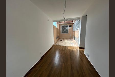 Sala de casa para alugar com 2 quartos, 90m² em Vila Valqueire, Rio de Janeiro