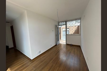 Sala de casa para alugar com 2 quartos, 90m² em Vila Valqueire, Rio de Janeiro