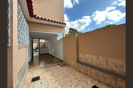 Casa para alugar com 90m², 2 quartos e sem vagaQuintal